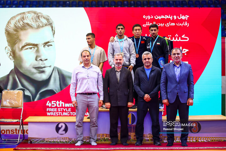 اولین روز مسابقات کشتی جام جهان پهلوان تختی
