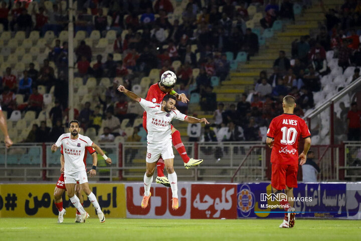 حرکت تراکتور بر خلاف جریان آب/ خارجی‌ها می‌مانند؟