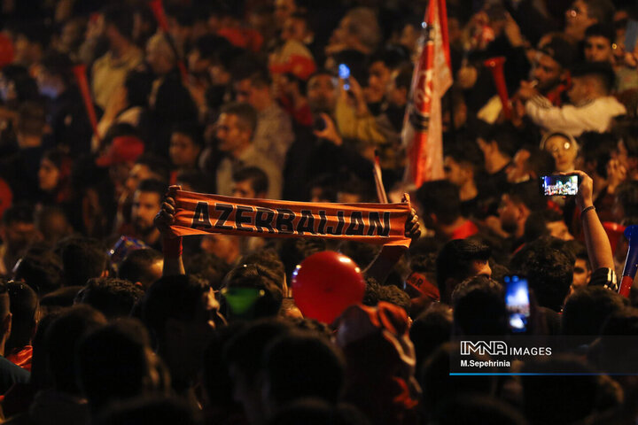 شادی مردم تبریز پس از بازی تراکتر نساشادی مردم تبریز پس از بازی تراکتور نساجیجی