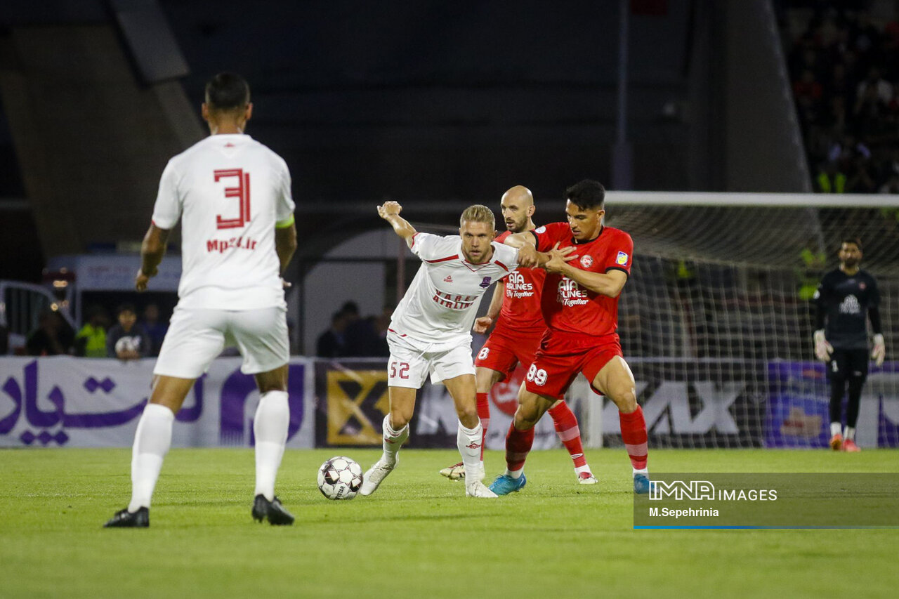 پرسپولیس، تراکتور و استقلال؛ همچنان اندرخم یک کوچه!