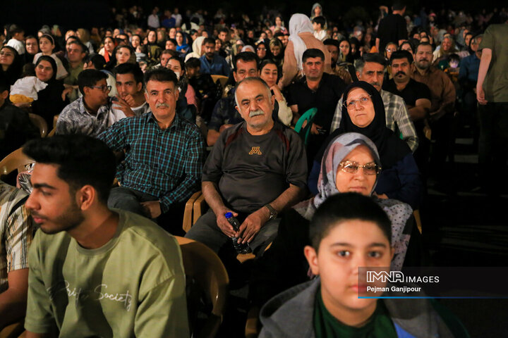 جشن میلاد امام رضا (ع) در بهارستان اصفهان