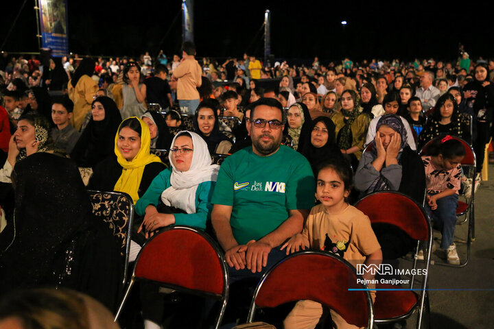 جشن میلاد امام رضا (ع) در بهارستان اصفهان