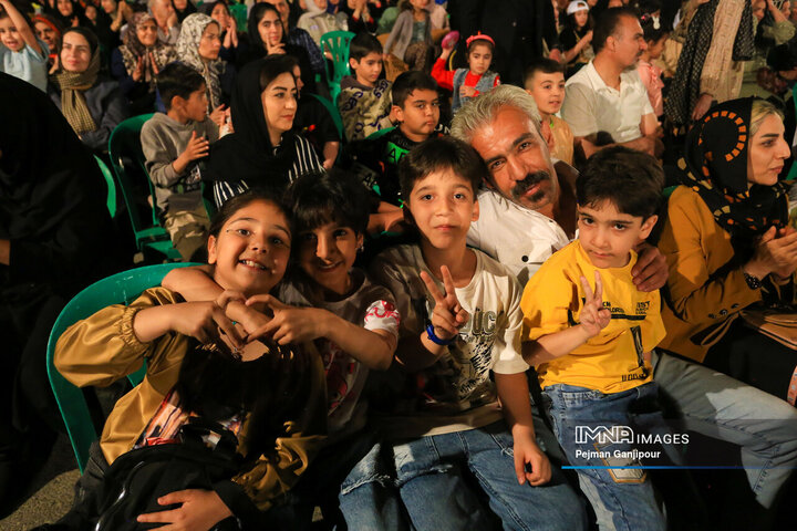 جشن میلاد امام رضا (ع) در بهارستان اصفهان