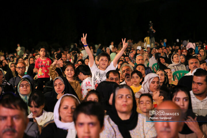جشن میلاد امام رضا (ع) در بهارستان اصفهان