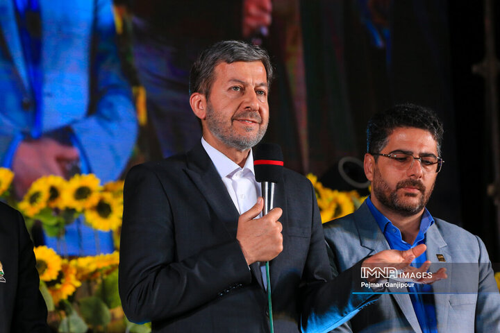 جشن میلاد امام رضا (ع) در بهارستان اصفهان