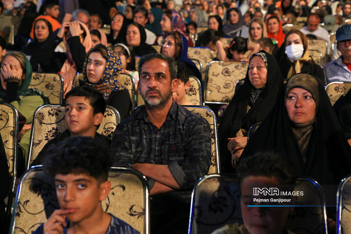 جشن میلاد امام رضا (ع) در بهارستان اصفهان