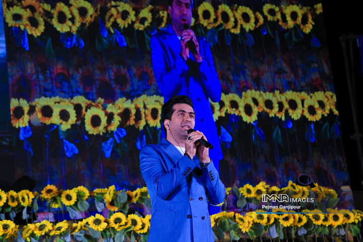 جشن میلاد امام رضا (ع) در بهارستان اصفهان