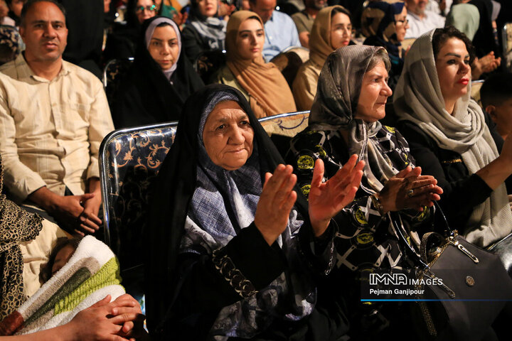 جشن میلاد امام رضا (ع) در بهارستان اصفهان