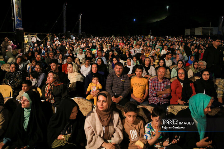 جشن میلاد امام رضا (ع) در بهارستان اصفهان