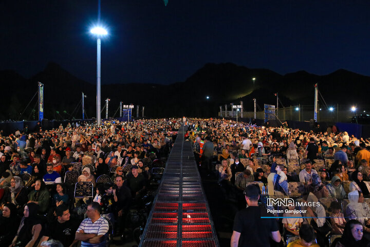 جشن میلاد امام رضا (ع) در بهارستان اصفهان
