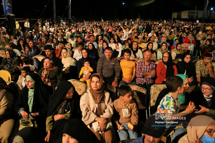 جشن میلاد امام رضا (ع) در بهارستان اصفهان