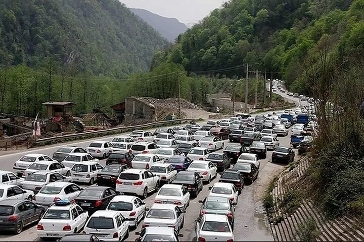 ترافیک سنگین در محورهای هراز و کندوان/کندوان یک‌طرفه شد