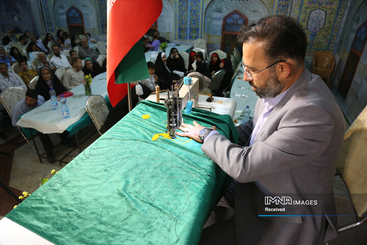 تجلیل از هنرمندان حرم رضوی در اصفهان