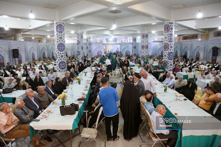 تجلیل از هنرمندان حرم رضوی در اصفهان