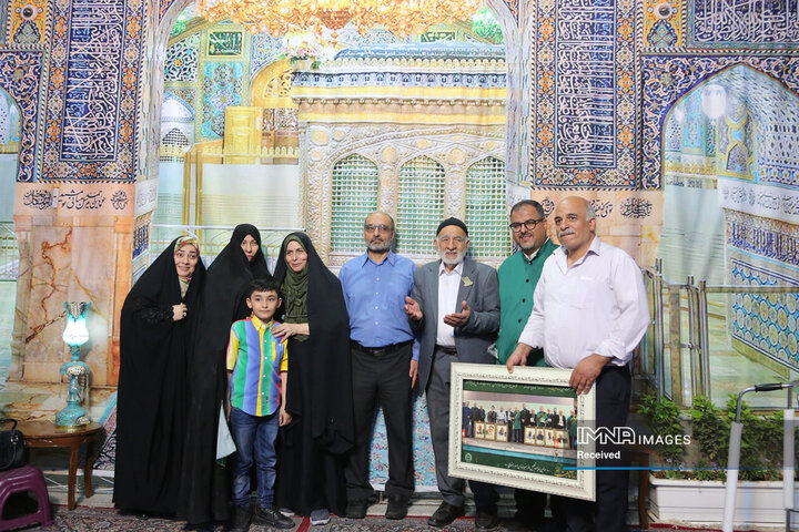 تجلیل از هنرمندان حرم رضوی در اصفهان