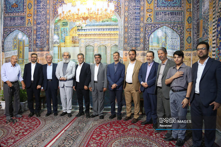 تجلیل از هنرمندان حرم رضوی در اصفهان