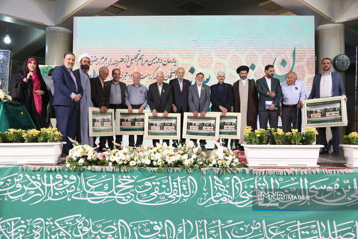 تجلیل از هنرمندان حرم رضوی در اصفهان