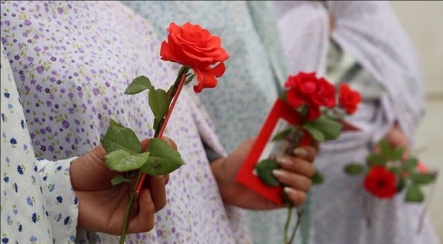 از کمک ۱۴ میلیارد تومانی خیران برای آزادی زندانیان تا آزادی زندانیان به حرمت پرچم حرم رضوی