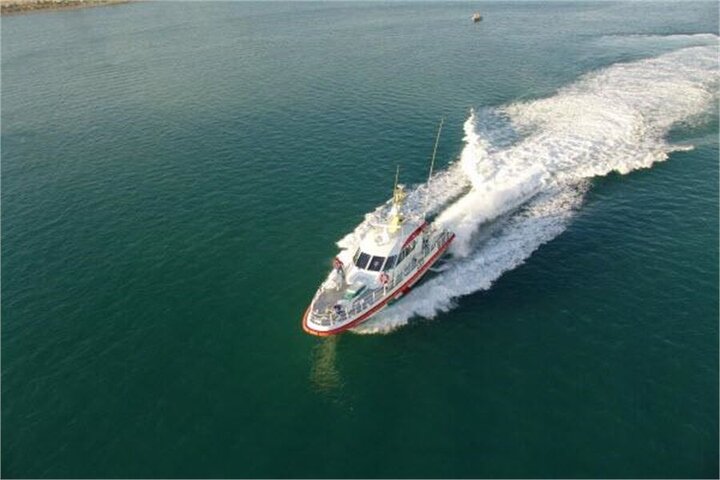 نجات ۷ سرنشین لنج تجاری در محدوده آب‌های کیش