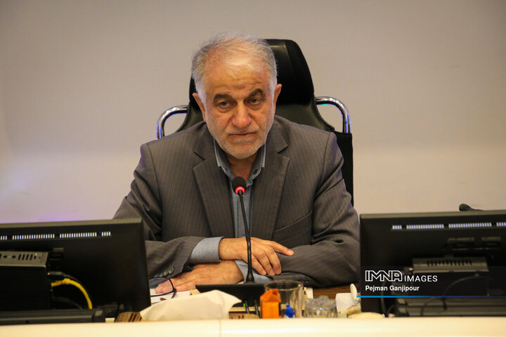 نظارت شهرداری اصفهان بر پرداخت حقوق کارکنان رسمی و کارگران پیمانکاری تشدید می‌شود