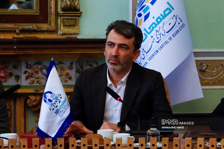 آئین اهدای تندیس یادبود انتخاب شهر اصفهان به‌عنوان پایتخت گردشگری شهرهای آسیایی