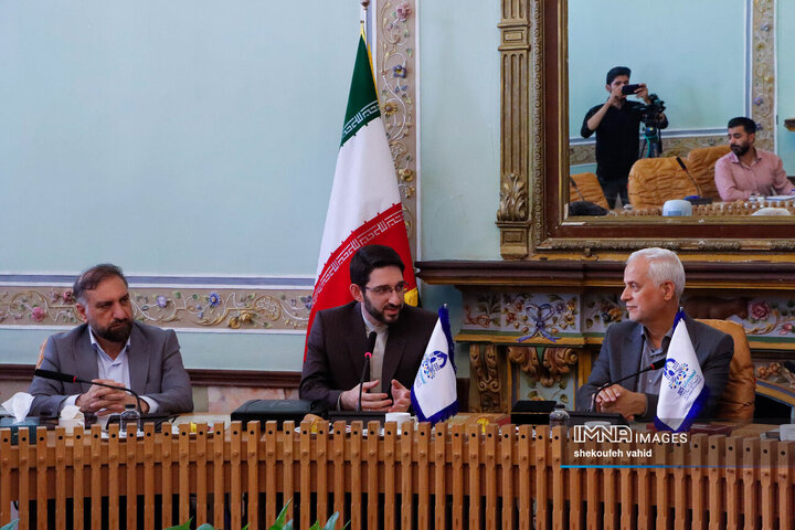 آئین اهدای تندیس یادبود انتخاب شهر اصفهان به‌عنوان پایتخت گردشگری شهرهای آسیایی