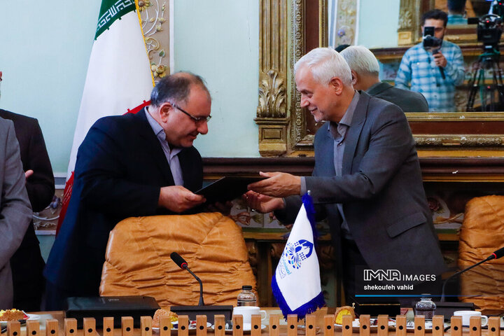 آئین اهدای تندیس یادبود انتخاب شهر اصفهان به‌عنوان پایتخت گردشگری شهرهای آسیایی