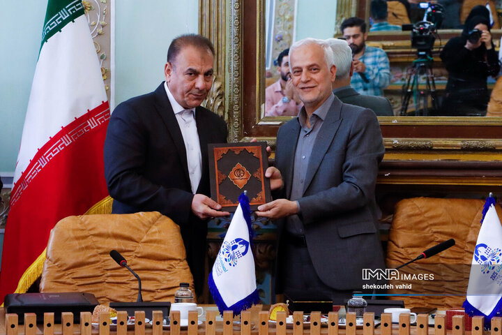 آئین اهدای تندیس یادبود انتخاب شهر اصفهان به‌عنوان پایتخت گردشگری شهرهای آسیایی