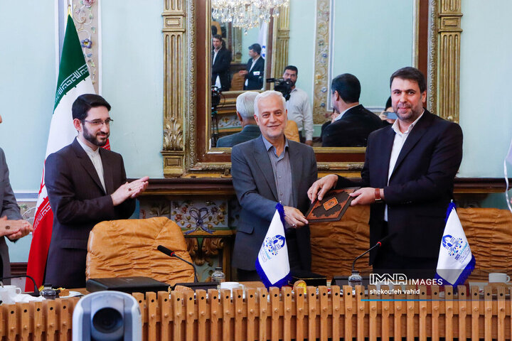 آئین اهدای تندیس یادبود انتخاب شهر اصفهان به‌عنوان پایتخت گردشگری شهرهای آسیایی