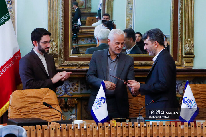 آئین اهدای تندیس یادبود انتخاب شهر اصفهان به‌عنوان پایتخت گردشگری شهرهای آسیایی