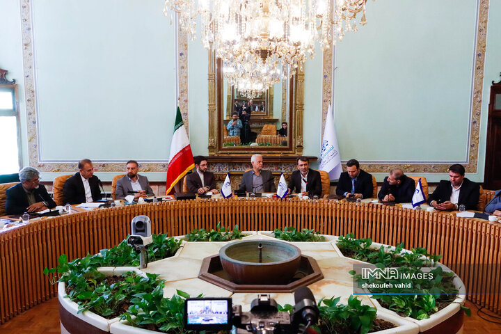 آئین اهدای تندیس یادبود انتخاب شهر اصفهان به‌عنوان پایتخت گردشگری شهرهای آسیایی