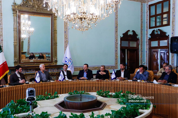 آئین اهدای تندیس یادبود انتخاب شهر اصفهان به‌عنوان پایتخت گردشگری شهرهای آسیایی