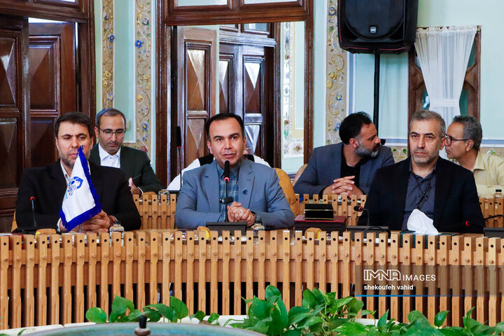 آئین اهدای تندیس یادبود انتخاب شهر اصفهان به‌عنوان پایتخت گردشگری شهرهای آسیایی