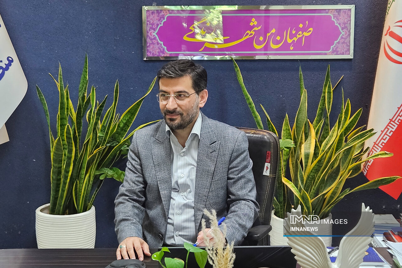 رسیدگی به درخواست‌ شهروندان در کمیته نظارتی منطقه ۱۰ اصفهان