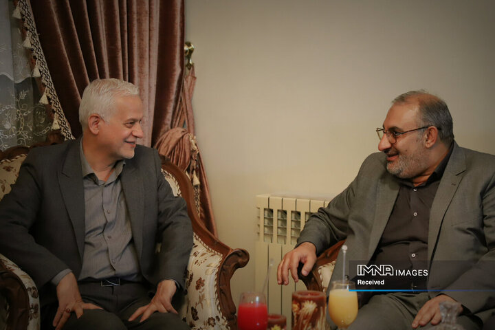 دیدار شهردار اصفهان با خانواده شهید شیرودی