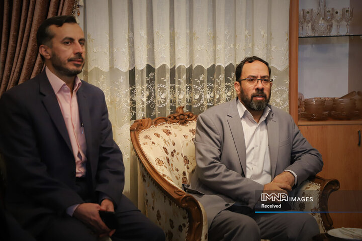 دیدار شهردار اصفهان با خانواده شهید شیرودی