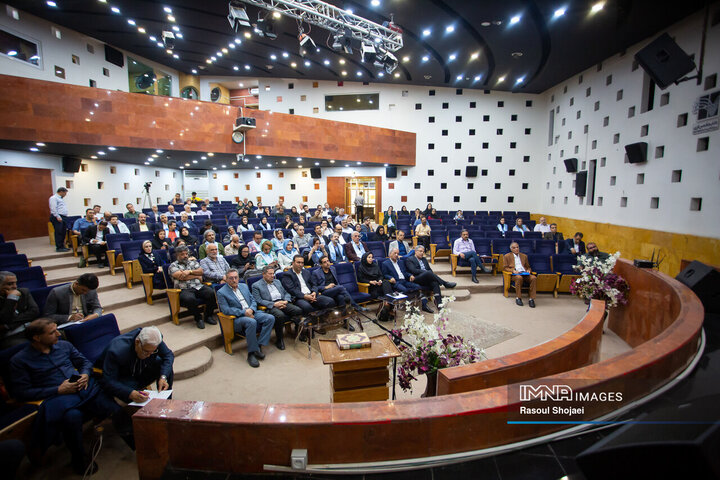 نشست تشریح برنامه‌های سال پایتختی گردشگری شهرهای آسیایی در اصفهان