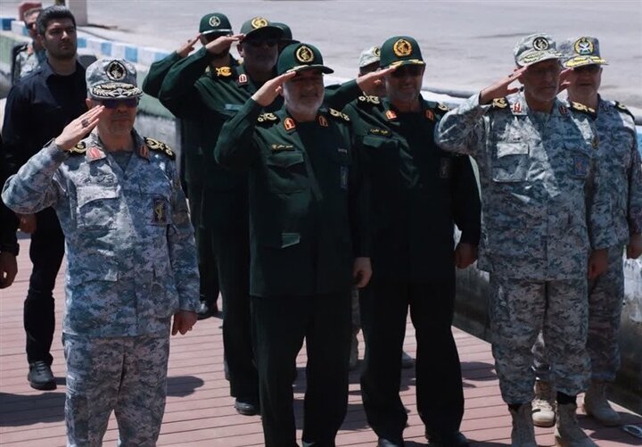 بازدید سرلشکر باقری از یگان‌های هجومی ارتش و سپاه در جنوب کشور