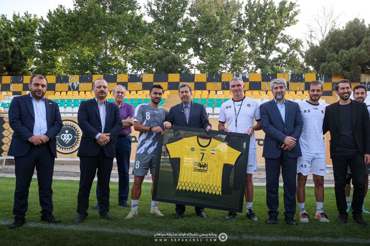 حضور استاندار اصفهان در تمرین سپاهان+عکس