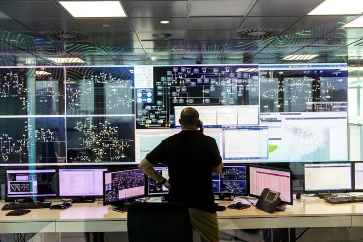 تکنولوژیهای نوین مقابله با بحران کمآبی در شهرهای هوشمند