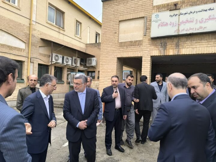تأکید وزیر بهداشت بر تسریع در نوسازی بخش‌های مراقبت ویژه بیمارستان جوانرود