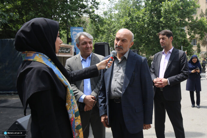 از زبان فارسی و مقام فردوسی، آنگونه که باید پاسداری نکرده‌ایم