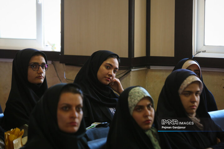 نشست هنرمندانه شهر زندگی