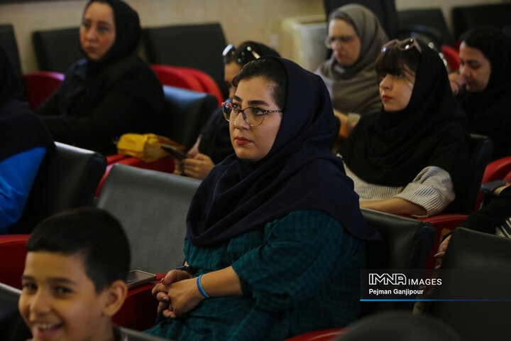 نشست هنرمندانه شهر زندگی