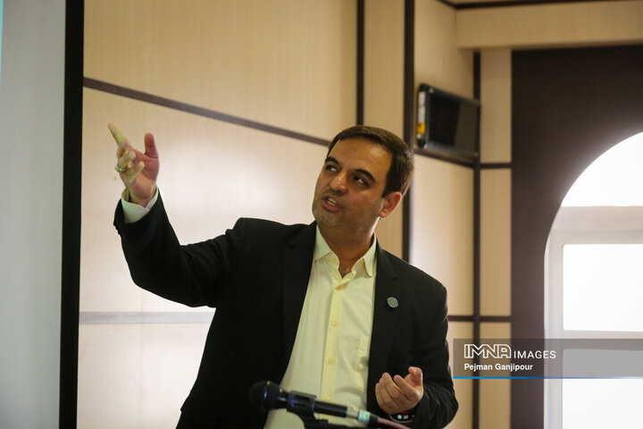 نشست هنرمندانه شهر زندگی