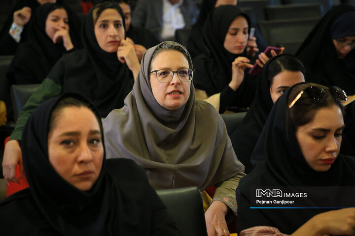 نشست هنرمندانه شهر زندگی