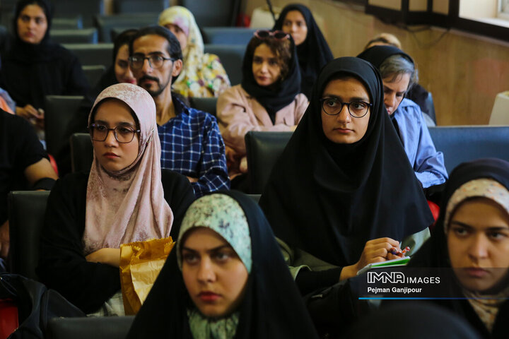 نشست هنرمندانه شهر زندگی