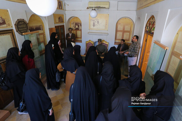 نشست هنرمندانه شهر زندگی