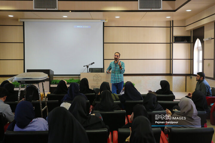 نشست هنرمندانه شهر زندگی