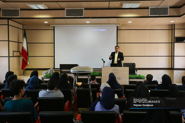 نشست هنرمندانه شهر زندگی